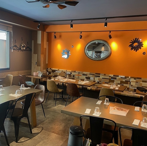 昼は食堂・夜はダイニングバー