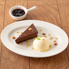ミニガトーショコラ＆アイス　～カシスレーズンソース～