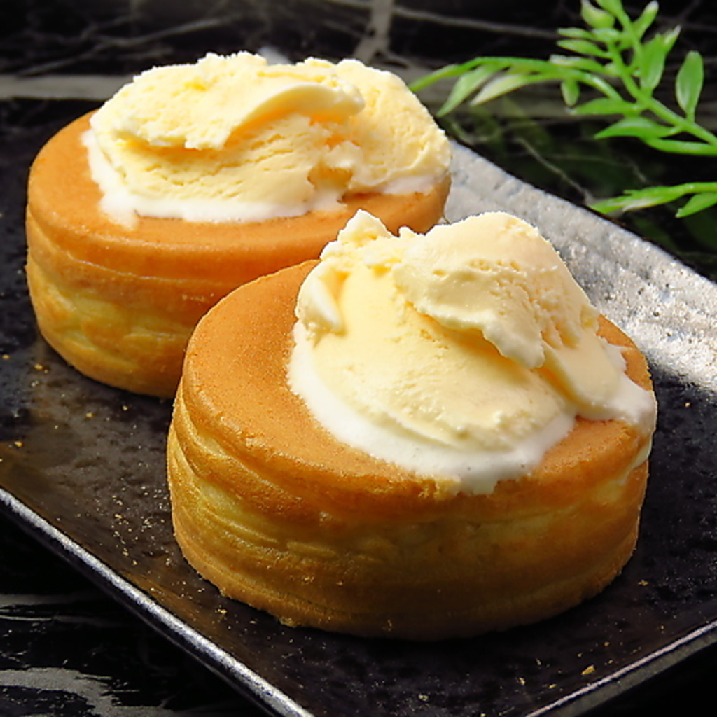 当店自慢の今川焼きアイスは、外はパリッと中はとろけるクリームで、デザートにぴったりな一品です★