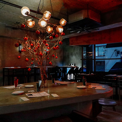 おしゃれなローカウンターのお席☆ドライフラワーとキャンドルで雰囲気抜群です（天王寺/イタリアン/ダイニングバー/おしゃれ/阿倍野/ランチ/アサイーボウル/パスタ/ワイン/記念日/誕生日）