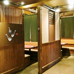 誕生日会や女子会、合コンなどにおすすめの6名様用個室です。完全個室や半個室は人気のお席となっておりますので、ご利用をお希望のお客様はお早めにご予約ください！