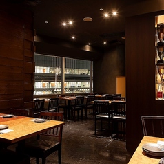 芋蔵 桜木町店クロスゲート店では、大人数・団体宴会にも対応可能な最大26名様までのテーブル席をご用意しております。みなとみらいの夜景が望める宴会席は大人気!数に限りがございますので、ご予約はお早めにお願いいたします!