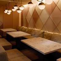 ゆっくり過ごしたいときは人気の個室ソファ席♪