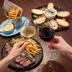 お酒に合わしたハーブ料理のディナーアラカルト