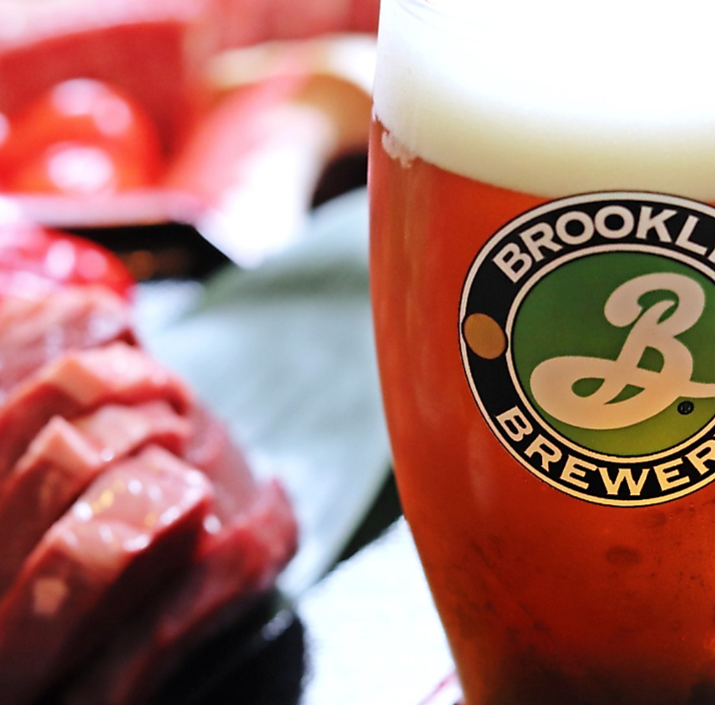 おいしいお肉にはやっぱりお酒。飲み放題もありますので飲み会などでもご利用いただけます