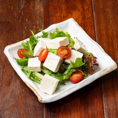 島豆腐のサラダ