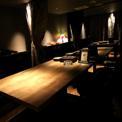 『30名様までご利用出来る個室』会社宴会にも心地よい時間を過ごせるモダンクラシック空間