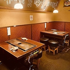 ゆったり座れるテーブル席のご用意ございます。