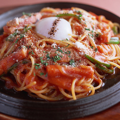 スパゲティナポリタン 鉄板焼き 温泉玉子添え