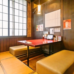 掘りごたつ個室は足を楽にお食事を楽しめると人気です♪旬の食材を使用したお料理と豊富なドリンクメニューで、多くの女子会や飲み会でご利用頂いております！こだわりの創作料理を皆さまでお楽しみください。