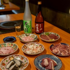 《宴会に必見！》2H飲放題付き♪厳選赤身肉や厳選ホルモンがついた全9品 5,500円（税込）の写真
