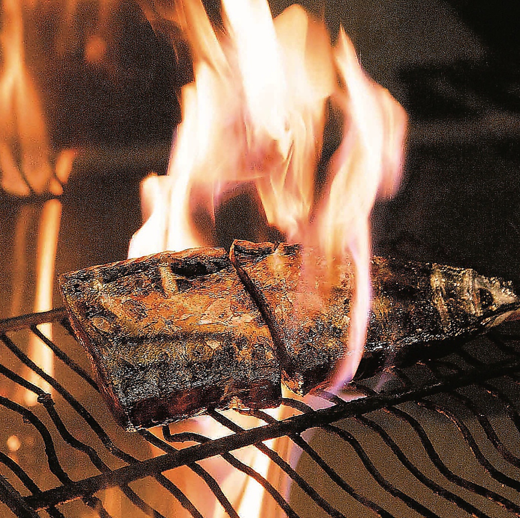 注文が入ってから焼き上げる藁焼き鰹タタキが大好評！