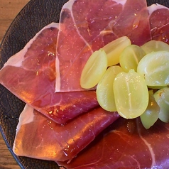 生ハムとちょこっと旬のフルーツ