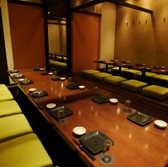 【最大28名様対応可能な宴会用個室】15時以前でも10名様以上でご予約承ります。忙しい宴会当日に備え、事前の打合せや下見も大歓迎です！