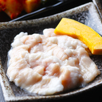 ぷるぷるなホルモンを備長炭で焼いて余分な脂を落としヘルシーに♪盛り合せ750円(税込)もあります！