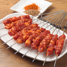 【当店人気の逸品♪】卓上自動串焼き機で焼く羊肉