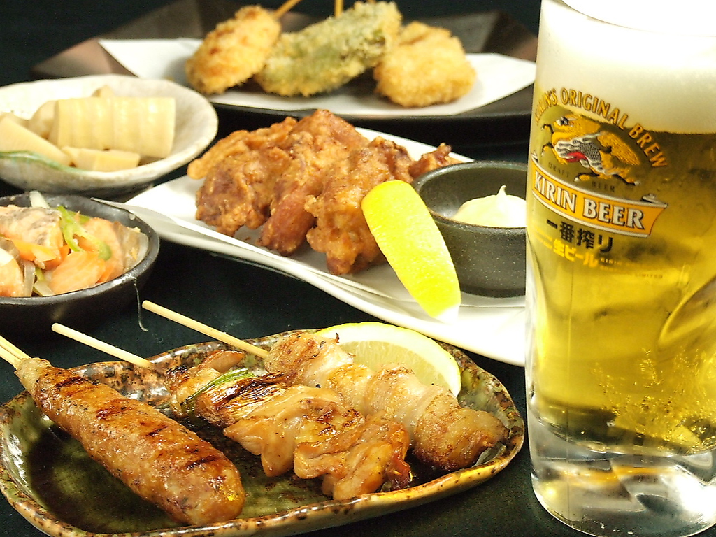炭焼きの居酒屋。一押しは、京赤地鶏の炭火焼きですよ！！お酒も豊富。