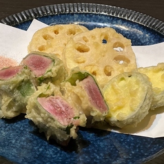 本鮪と季節野菜のレア天ぷら