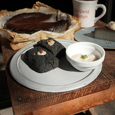 「限定」炭チョコスコーン