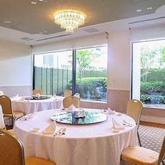 8名～16名様の個室。8名様用の個室すべてと連結可能。最大40席。