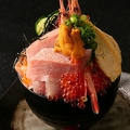 料理メニュー写真&nbsp;特上海鮮のせすぎ丼黄身のせ/特上海鮮のせすぎ丼