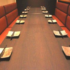 10名～14名様用の個室。ゆったりテーブル席でお食事できます。※写真は系列店です。