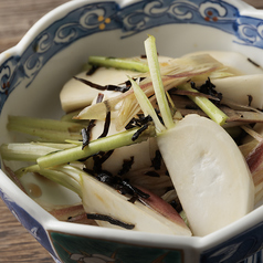 白かぶとみょうがの塩昆布和え