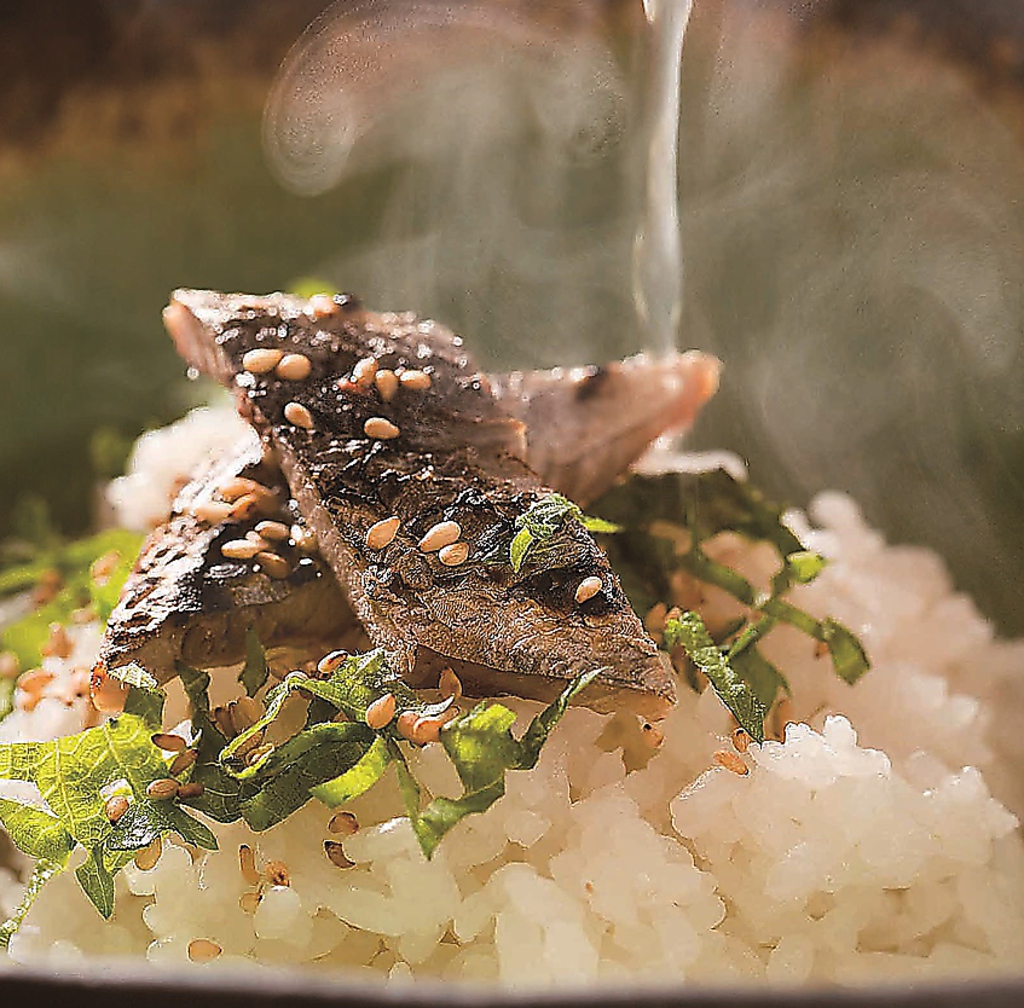 〆にはお茶漬けを…。季節素材を使ったものや高知の食材を使ったものなど色々あります