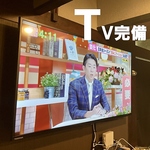カウンターの一人飲みも可能！横にＴＶもあるのでお１人でもゆっくりくつろげます。