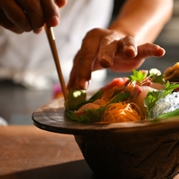 新鮮食材を彩る器にも妥協無し