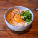 里芋の旨味と卵の滑らかさ、そぼろの甘味、シャキッとネギが絶妙に合わさった里芋のポテサラは絶品♪