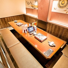 8名様用ＶＩＰ掘りごたつ席になります。落ち着いた雰囲気の店内はゆったりとお食事をするのに最適♪ご宴会コース以外にも、こだわりの逸品料理や可愛らしいデザートなど豊富にご用意しております！
