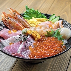 極上北海丼(帆立、赤エビ、マグロ、サーモン、ネギトロ、ズワイ、ウニ、いくら)