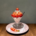料理メニュー写真&nbsp;いちごのパフェ-ROYAL-