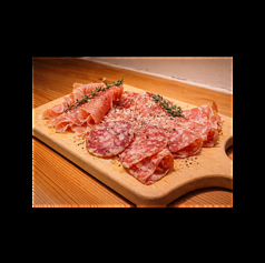 生ハムとサラミ