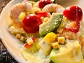 料理メニュー写真&nbsp;海老とアボカドのバジルサラダ