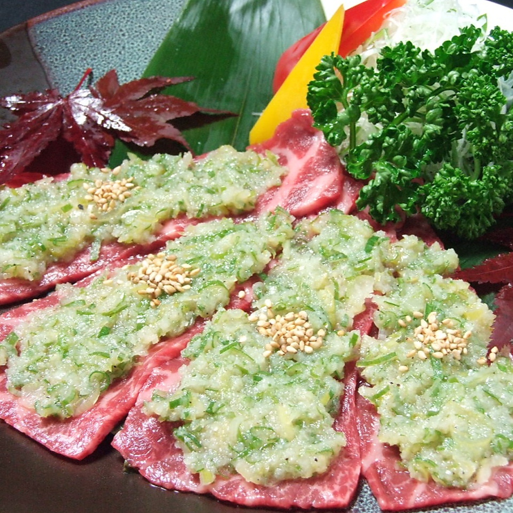 一度食べたらクセになる…【和牛にんにくネギロース 1380円】