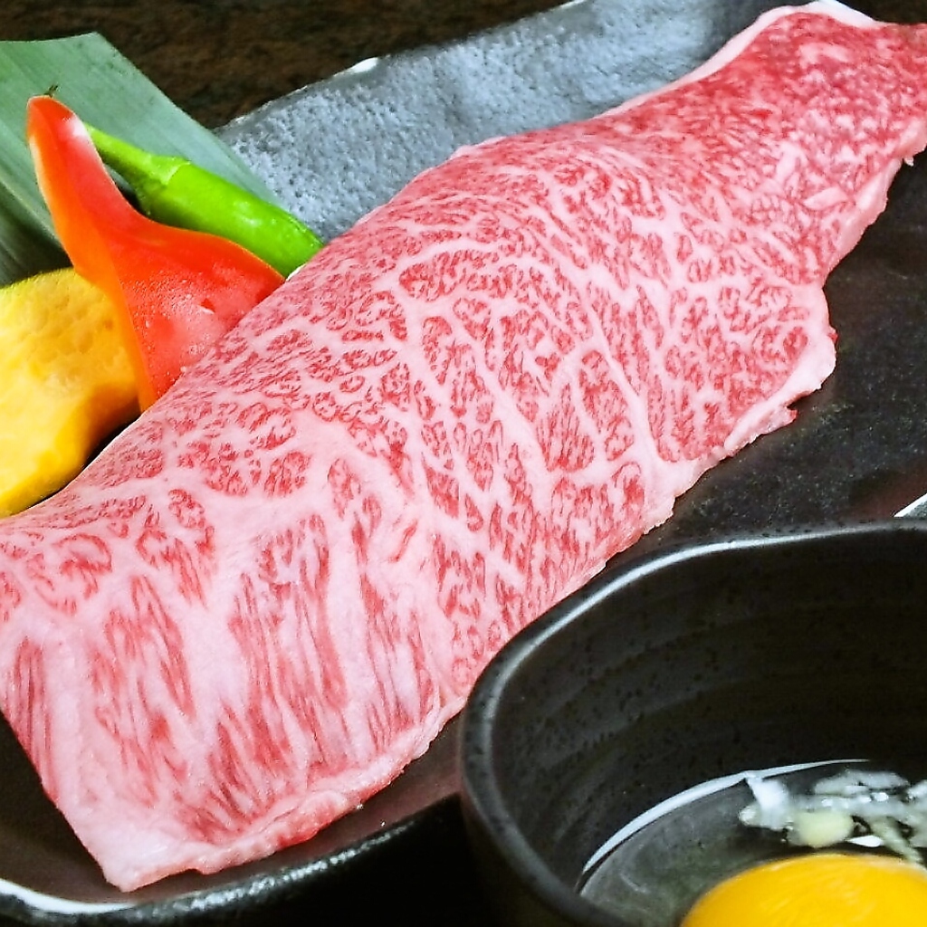 特選黒毛和牛　“ハネシタ”　一頭からごく僅か！とろけるような味わいです