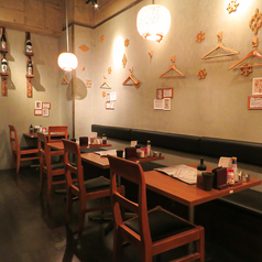 あたたかい光のある落ち着きある空間です。ゆったりお寛ぎ下さい!テーブル席では20名以上宴会OK!少人数の宴会やデートはもちろん、ビジネスシーンにもご利用いただけます◎周りを気にせずごゆっくりお食事をお楽しみください!(本八幡/居酒屋/個室/飲み放題/喫煙可/デート/誕生日/記念日/牛タン/女子会/宴会/肉/焼き鳥/