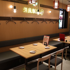 【2名様~4名様向けテーブル席】