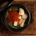料理メニュー写真&nbsp;鮭ハラスとイクラの土鍋