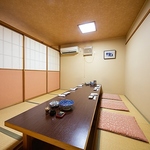 扉を開ければ大人数でも利用可能！接待や会社宴会にもオススメです。