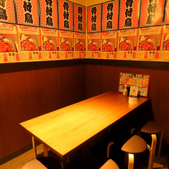 6名様までご利用可能なテーブル席です。ちょっとした宴会・飲み会にも最適！楽しいひと時をお過ごしください！