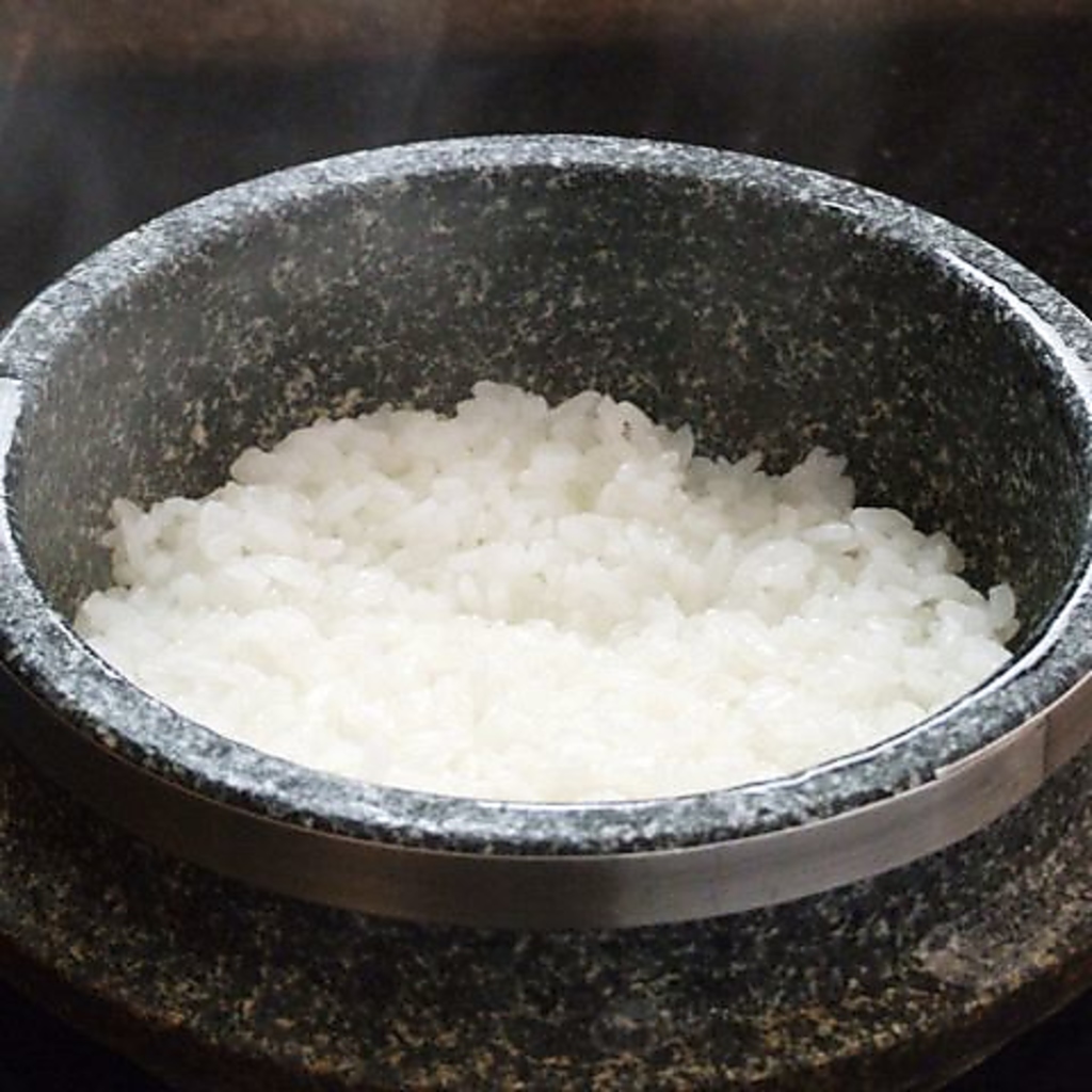 注文ごとに炊き上げたお米を提供しております。スンドゥブとの相性も抜群です♪