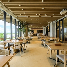 THE SURF BEACHSIDE TERRACE CAFE & RESTAURANT ザサーフビーチサイドテラスの雰囲気1
