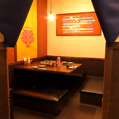 ゆったり過ごせる掘りごたつ個室は、仲間内の飲み会や家族でのお食事会にもぴったり！足を伸ばしてくつろげる人気のお席です♪