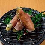 京野菜を使った料理もたくさんご用意しております。賀茂茄子天 生ハム巻きもおすすめ♪
