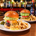 料理メニュー写真&nbsp;トッピングで自分だけのスペシャルバーガーを作っちゃおう！