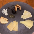 料理メニュー写真 チーズ盛り合わせ5種