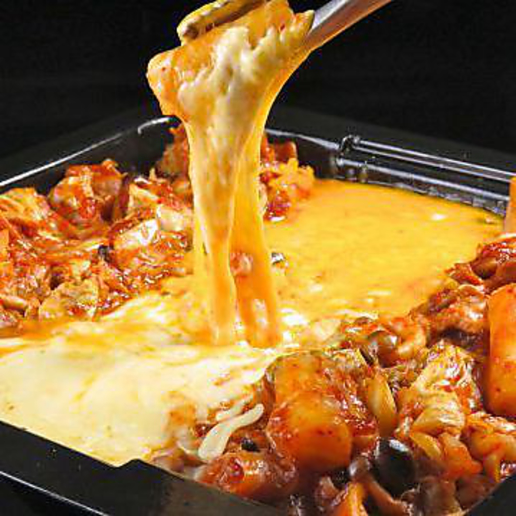 期間限定!!『チーズ鉄板焼』 チーズに絡めてお召し上がりください。3H飲放付コース3480円(税抜)～